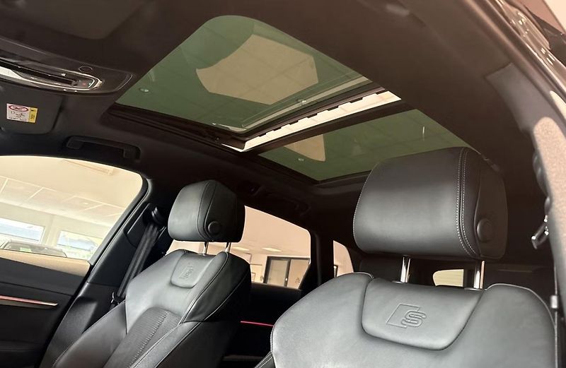 Audi Q8 e-tron 55 Q SoH 97% 360k Pano Vzduch - fotka 33 z 38