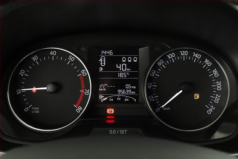 Škoda Fabia (2018) 1.0 TSI, Park. senzory - fotka 8 z 12