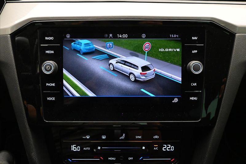 Volkswagen Passat 2,0 TDI 110kW DSG Business Zár - fotka 16 z 25