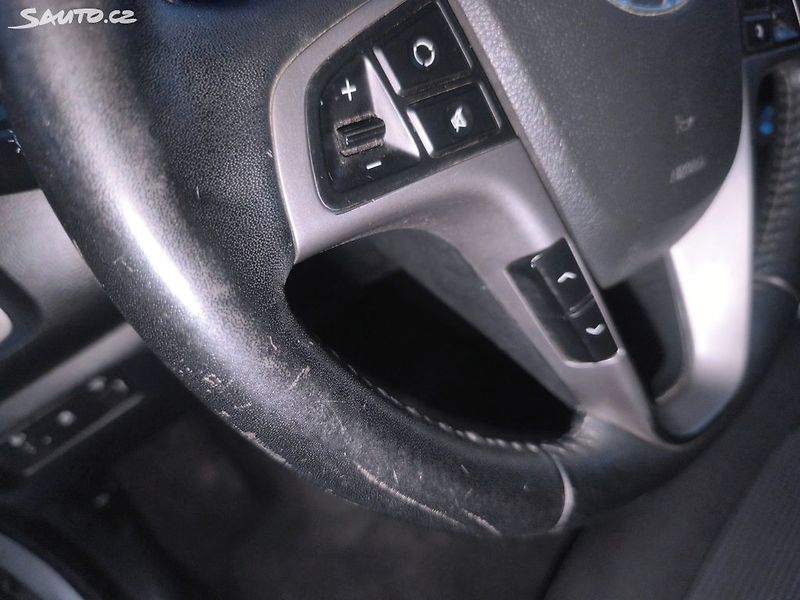 Hyundai i20 1,4,MAX VÝBAVA,100KM,1MAJ50LET - fotka 18 z 28