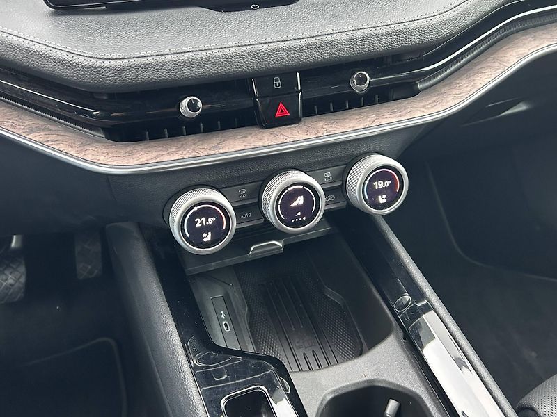 Škoda Superb L&K 7DSG 2,0TDI - fotka 22 z 26