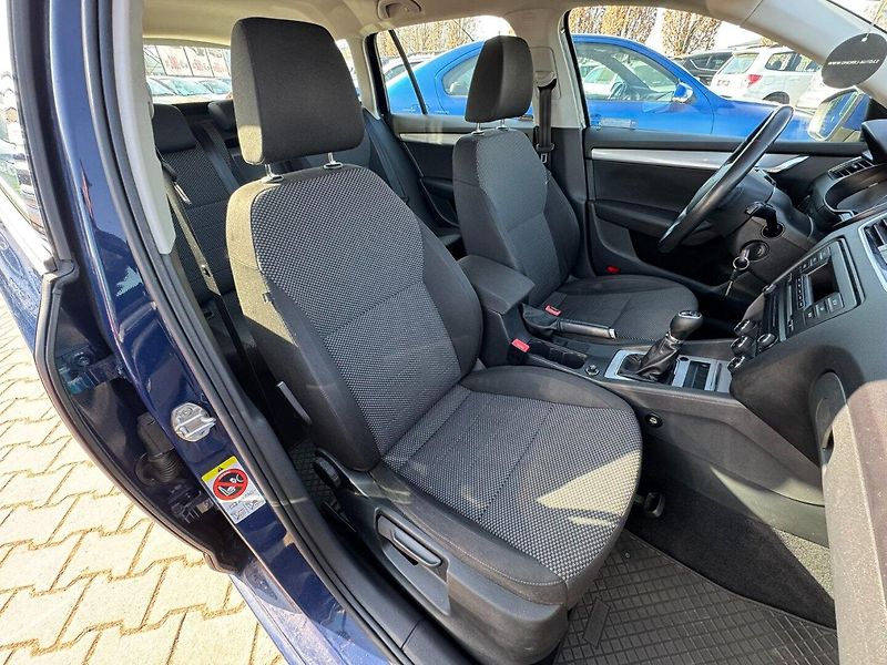 Škoda Octavia (2014) 1,6 TDI 77 KW TAŽNÉ KOLA - fotka 33 z 41