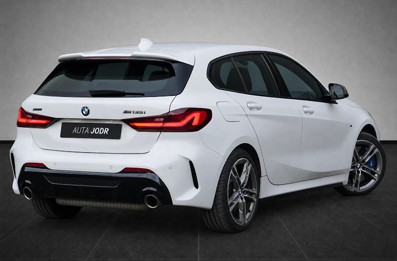 BMW Řada 1 M135i xDrive, Harman, Komfort - fotka 5 z 32