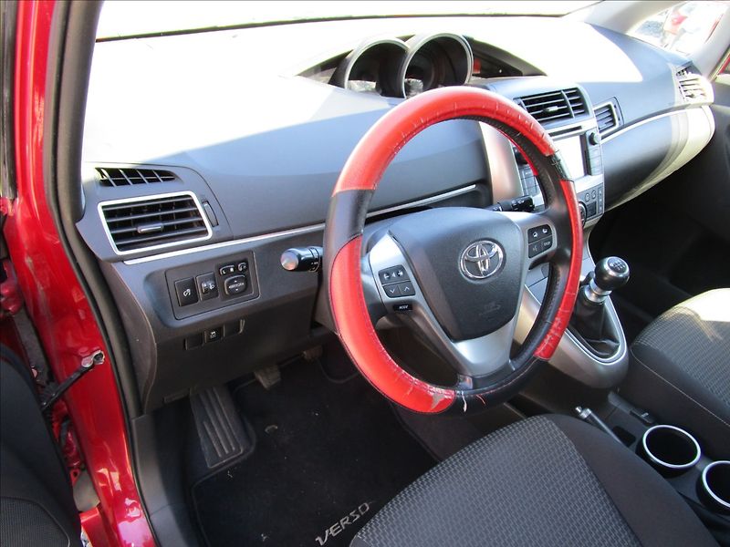 Toyota Verso 1.6 D-4D, aut. Klima, 1. maj. - fotka 11 z 41