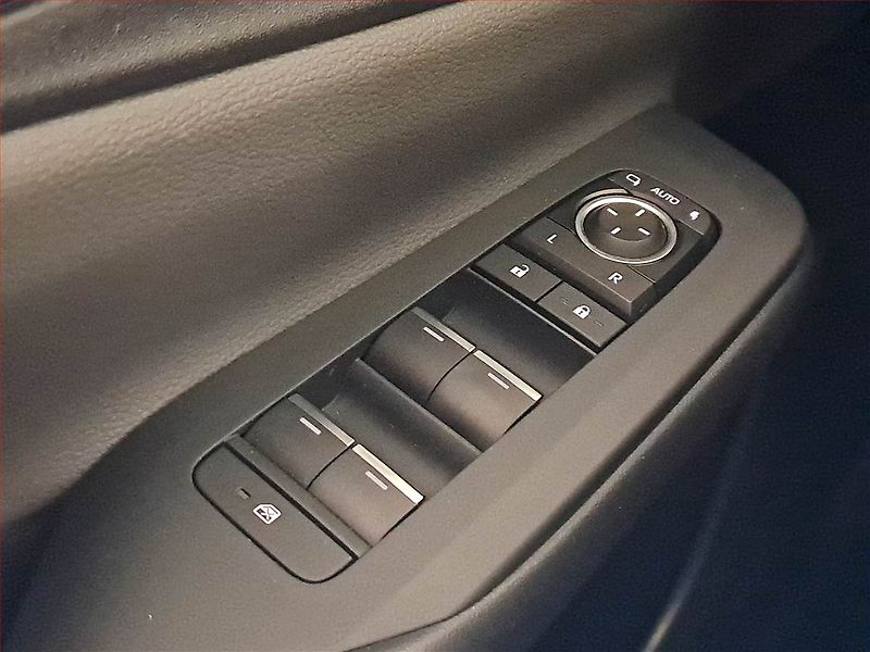 Toyota Prius (2024) 2.0 Plug-in Hybrid - fotka 18 z 22