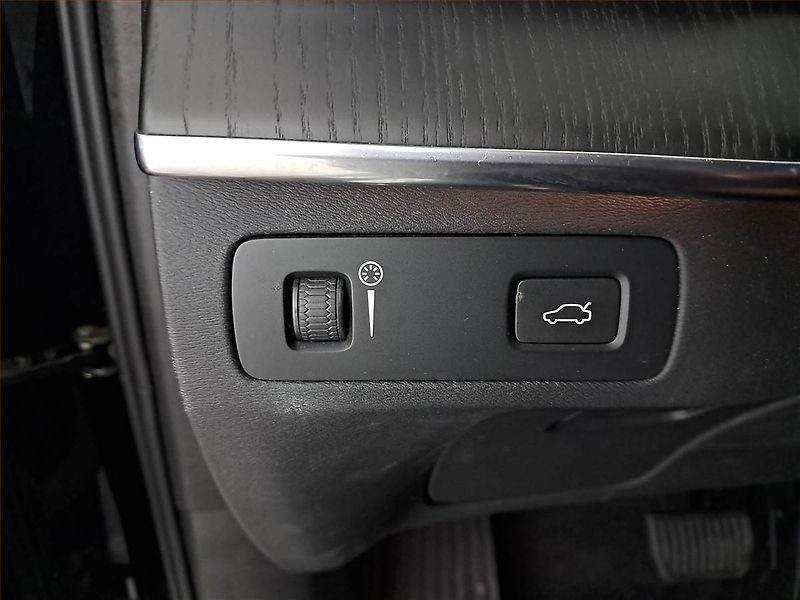 Volvo XC90 (2021) B5 AWD - fotka 21 z 26