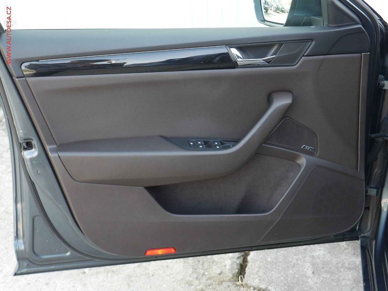 Škoda Superb (2015) 2.0 TDi, 1.maj, DSG, navi - fotka 18 z 20