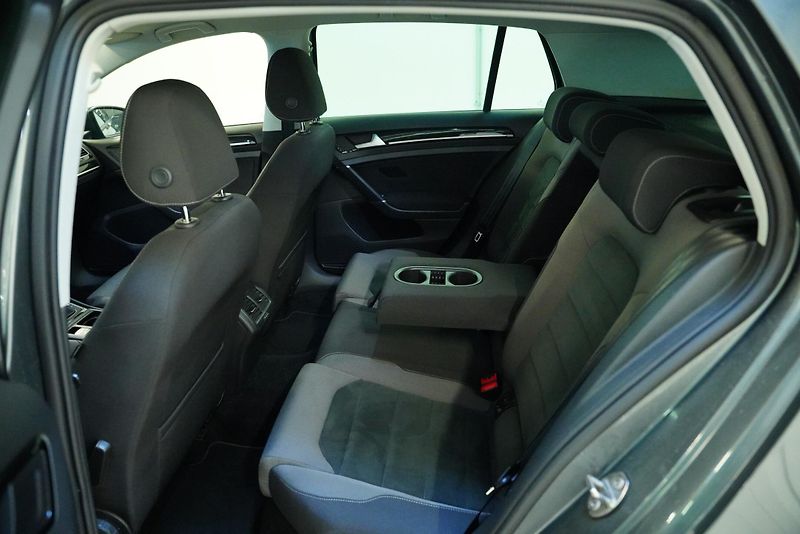 Volkswagen Golf - fotka 27 z 28