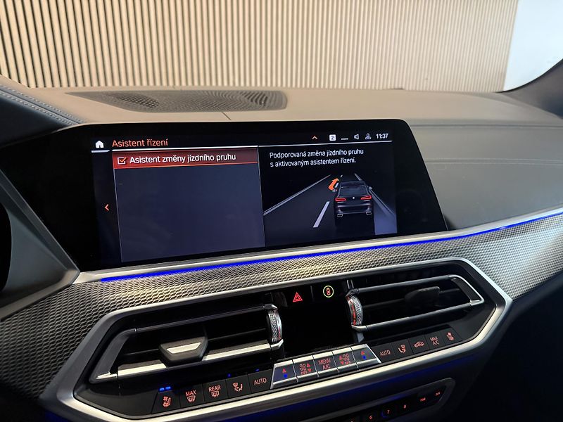 BMW X5 M50d HUD Vzduch H/K Tažné CZ - fotka 39 z 46