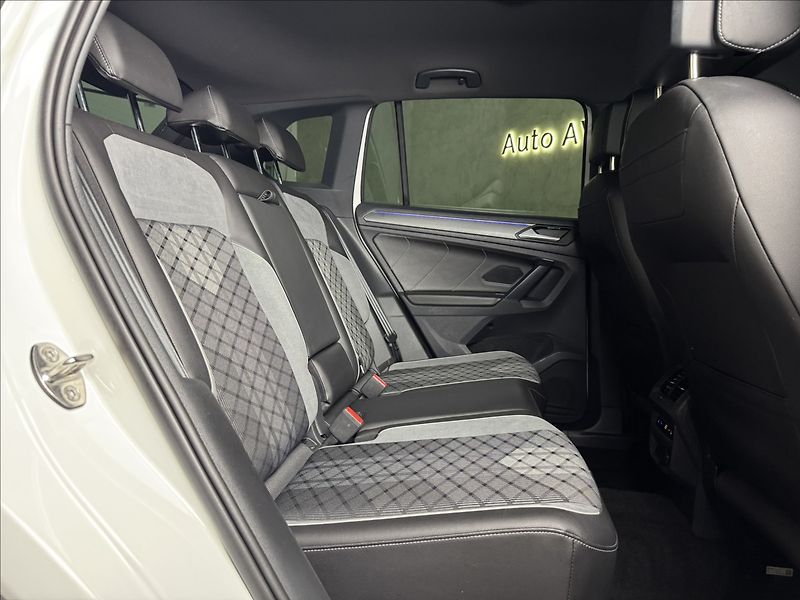 Volkswagen Tiguan 2,0 TDi  DSG R-Line IQ Light K - fotka 13 z 46