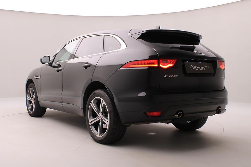 Jaguar F-Pace 25t AWD AUT  - fotka 10 z 38