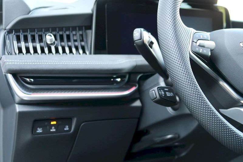 Škoda Superb (2025) Combi SportLine  2,0 TSi/150 k - fotka 10 z 33