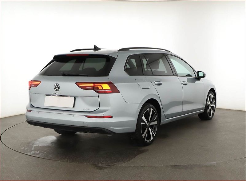 Volkswagen Golf (2025) Life 1.5 eTSI - fotka 5 z 20