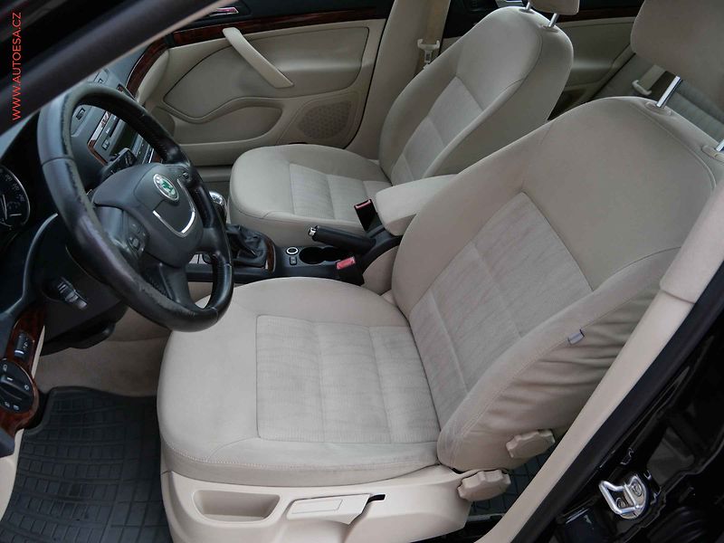 Škoda Octavia (2009) 1.4 TSi, ČR, Elegance, TZ - fotka 9 z 19