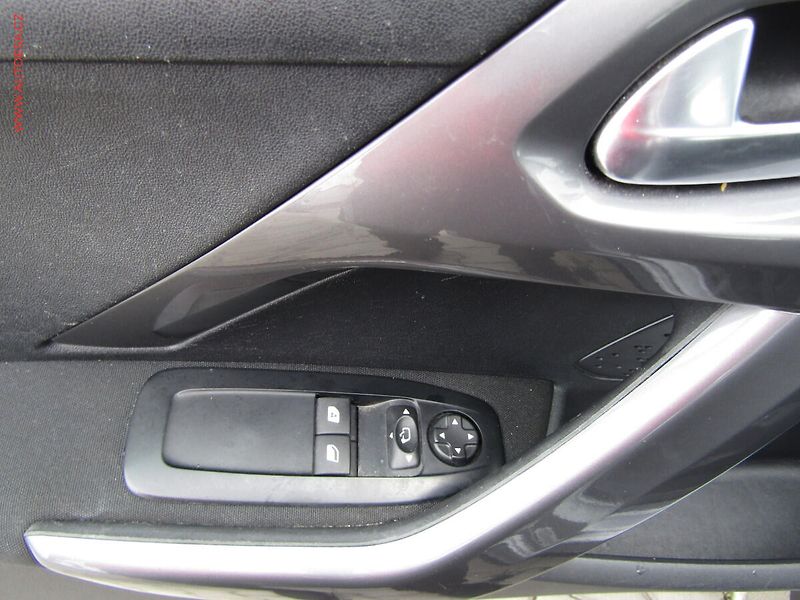 Peugeot 2008 (2017) 1.6 HDi, ČR, Active, navi - fotka 11 z 20