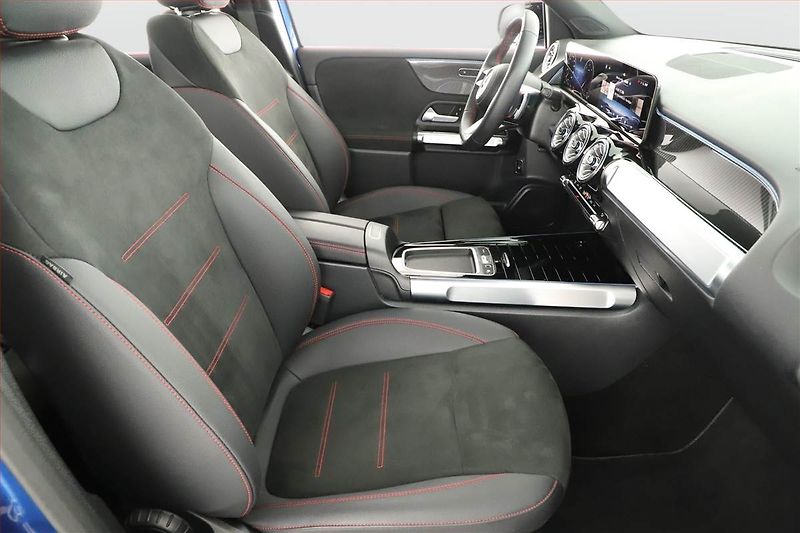 Mercedes-Benz GLB (2025) 200 d, AMG Line, Navigace - fotka 7 z 27