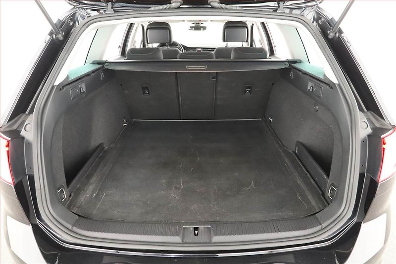 Volkswagen Passat (2022) Business 2.0 TDI, ČR,1.maj - fotka 17 z 18