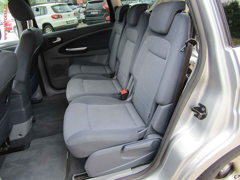 Ford S-MAX (2009) 2.2 TDCi, Navi, xenon - fotka 10 z 19