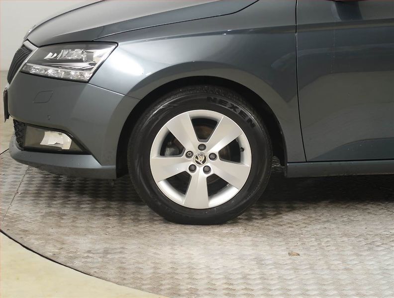 Škoda Fabia (2019) Style 1.0 TSI, ČR,1.maj - fotka 14 z 17