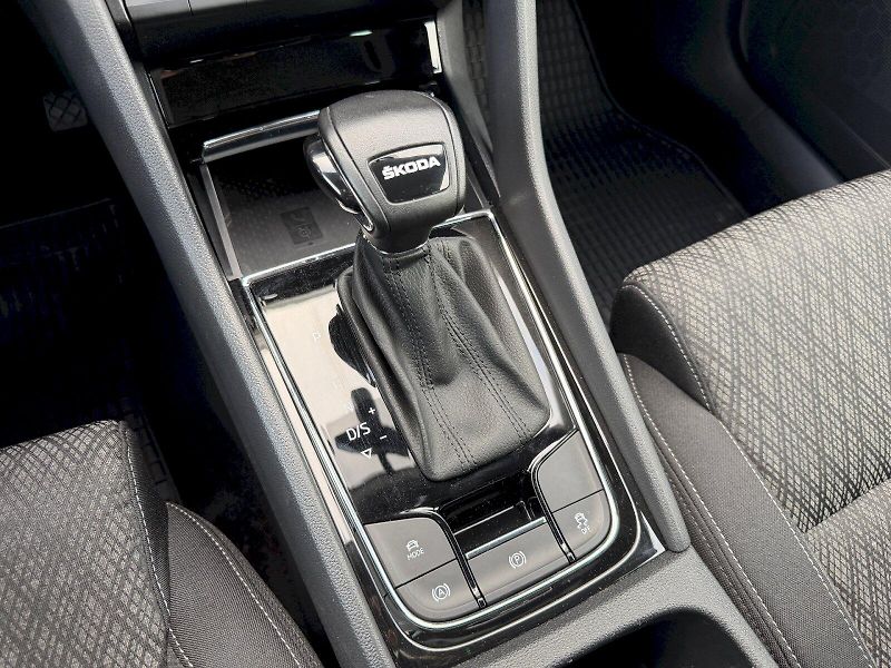 Škoda Karoq (2023) 1.5 TSI 110kW DSG Style - fotka 28 z 35