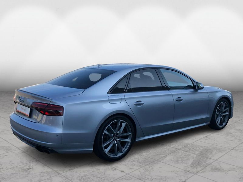 Audi S8 PLUS 4.0 TFSI QUATTRO - fotka 2 z 28