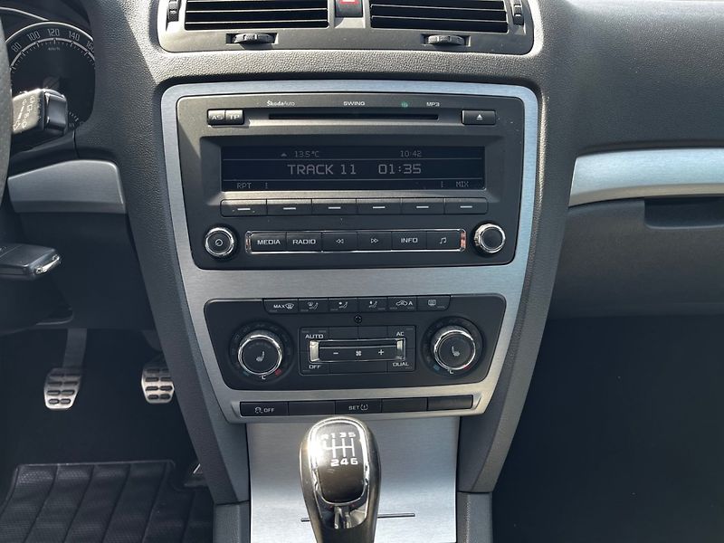 Škoda Octavia (2011) 2.0 TSi RS TOP Stav - fotka 12 z 28