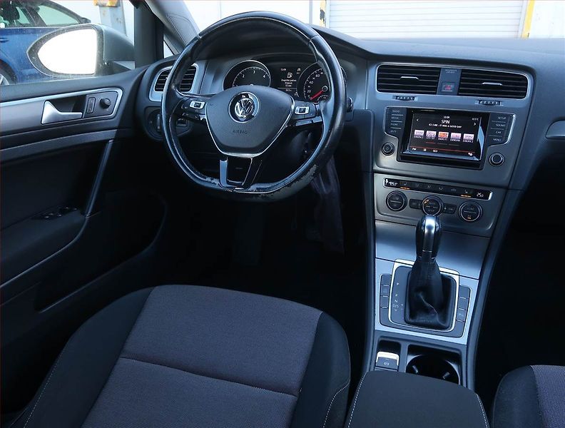 Volkswagen Golf (2013) 1.6 TDI, Automat, Tempomat - fotka 7 z 16