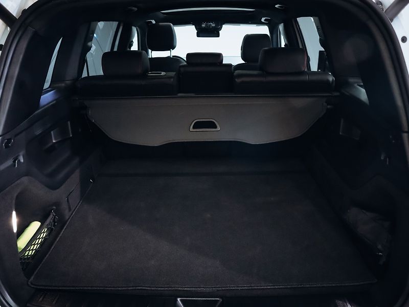 Mercedes-Benz GLB 250 4MATIC AMG - fotka 7 z 25