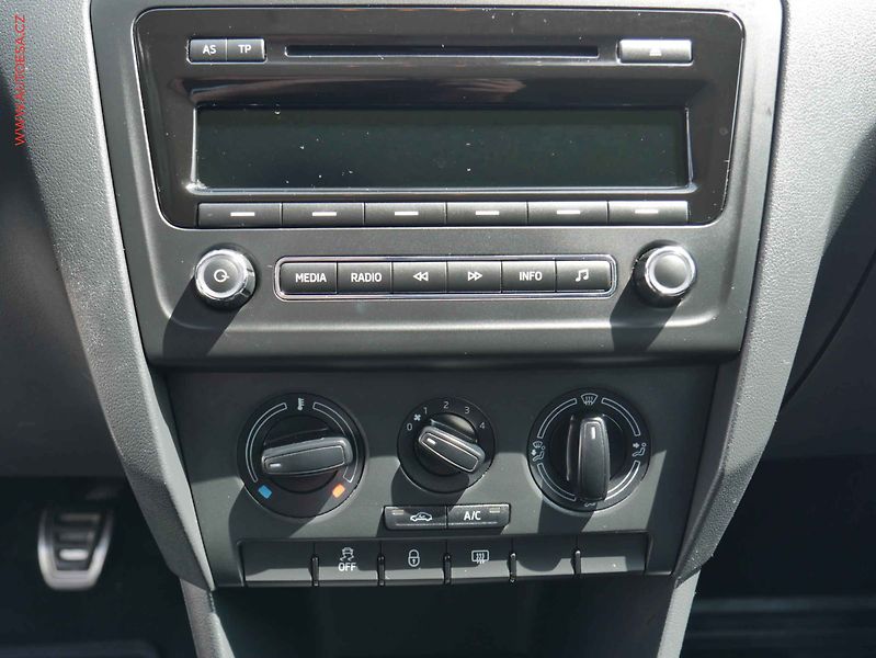 Škoda Rapid (2014) 1.6 TDi, ČR, AC - fotka 11 z 18