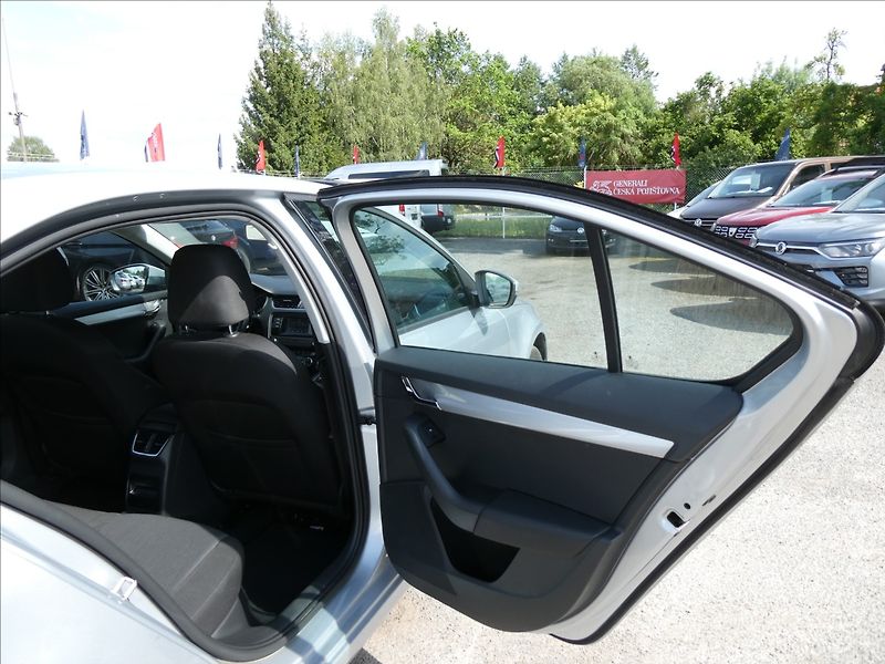 Škoda Octavia 1,6 TDI 81kW Style auto klima - fotka 21 z 35