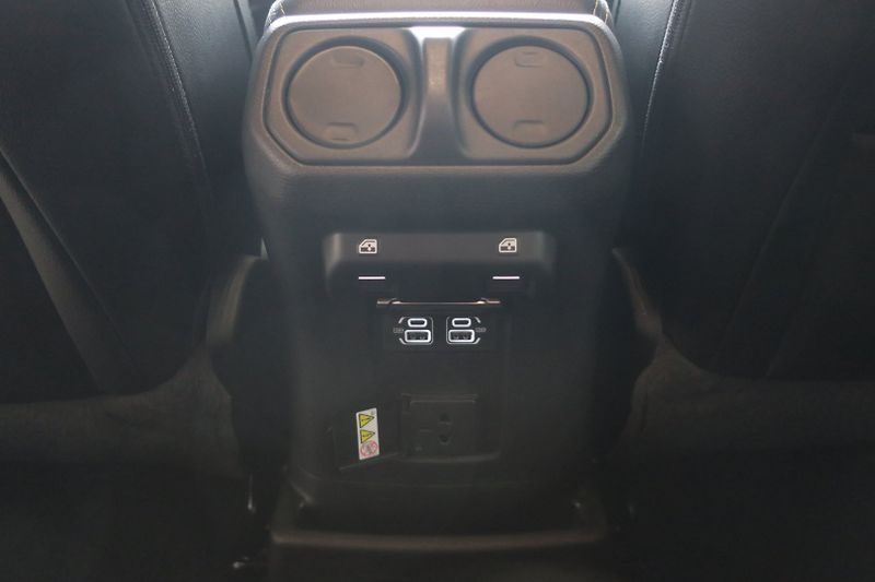 Jeep Wrangler (2022) 2.0 4xe PHEV Unlimited Sahara - fotka 45 z 50