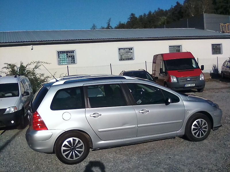 Peugeot 307 (2007) 1.6i 16V SW, kola navíc - fotka 4 z 32