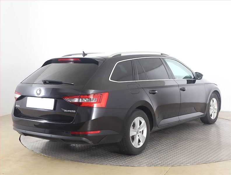 Škoda Superb (2016) 2.0 TDI, Automat, Navi - fotka 5 z 19