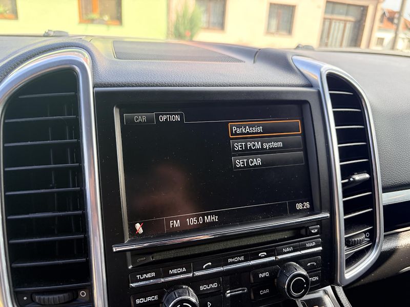 Porsche Cayenne DIESEL 3.0 V6 180KW - fotka 29 z 42