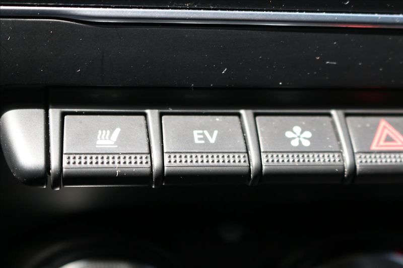 Renault Captur (2020) 1,6 Intens E-TECH Plug-in - fotka 36 z 71