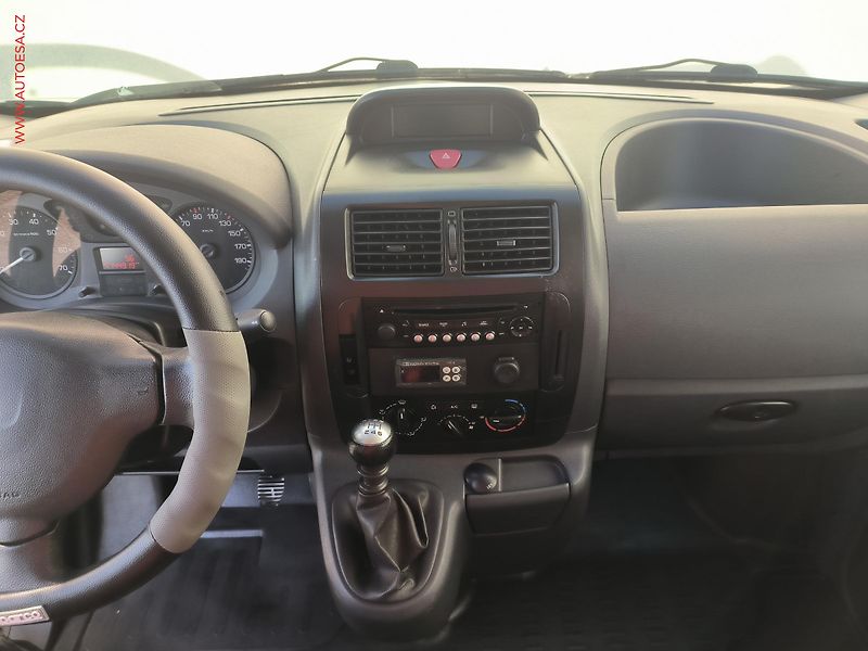 Peugeot Expert (2014) 2.0HDi L2 CHLADÍCÍ, AC - fotka 12 z 21