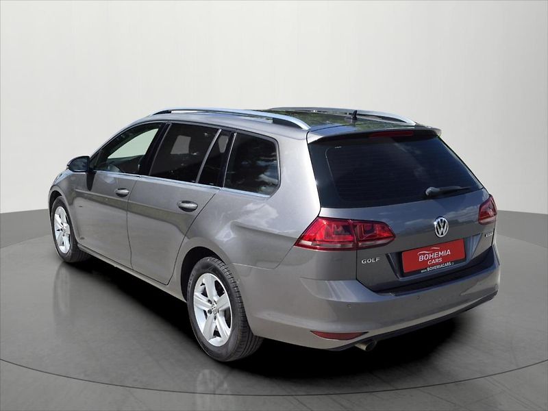 Volkswagen Golf 1,6 TDi 81 Kw Highline kůže - fotka 5 z 22