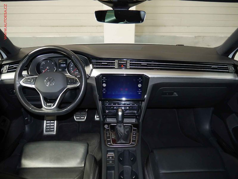 Volkswagen Passat (2023) 2.0TDi, 2.maj,ČR, R-Line - fotka 8 z 25