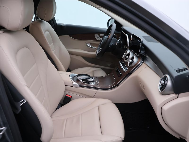 Mercedes-Benz Třídy C 2,0 C300 190kW CZ AMG paket - fotka 12 z 35