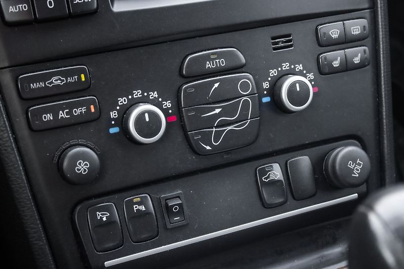 Volvo XC90 DVD, nezávislé topení, tažné. - fotka 25 z 43