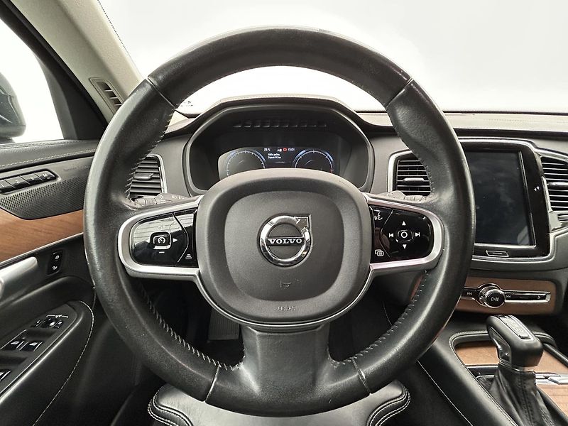 Volvo XC90 2.0 D5 4x4 Inscription - fotka 13 z 35