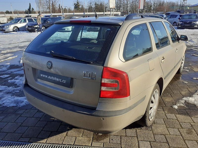 Škoda Octavia (2005) KOMBI 1.9 TDi - fotka 6 z 27