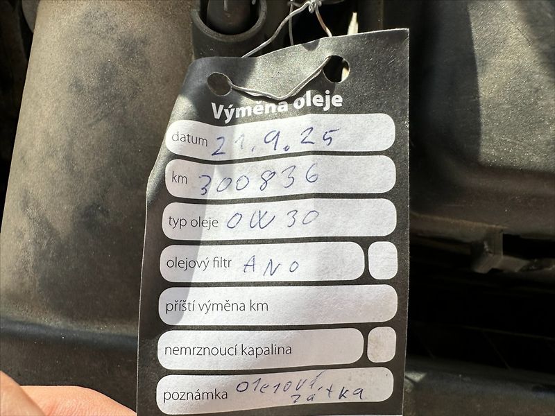 Volkswagen Passat 2,0 2.0TDI 103kW DSG Highline - fotka 39 z 40