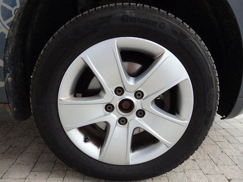 Volkswagen Caddy 2,0i KLIMA ECOFUEL  - fotka 14 z 17