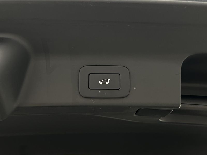 Jaguar F-Pace D200 R-DYNAMIC SE AWD AUT  - fotka 47 z 49