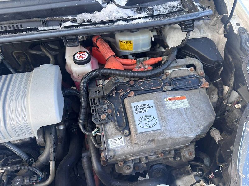 Toyota Yaris (2016) HYBRID 1,5 54 KW STK AUTOMAT - fotka 36 z 38