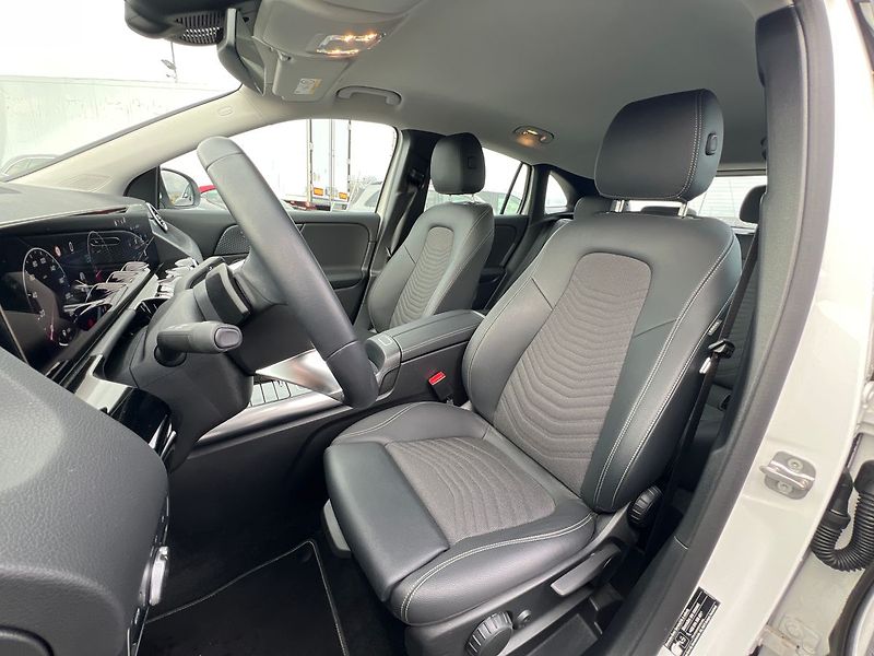 Mercedes-Benz GLA 200 d 4MATIC - fotka 29 z 29
