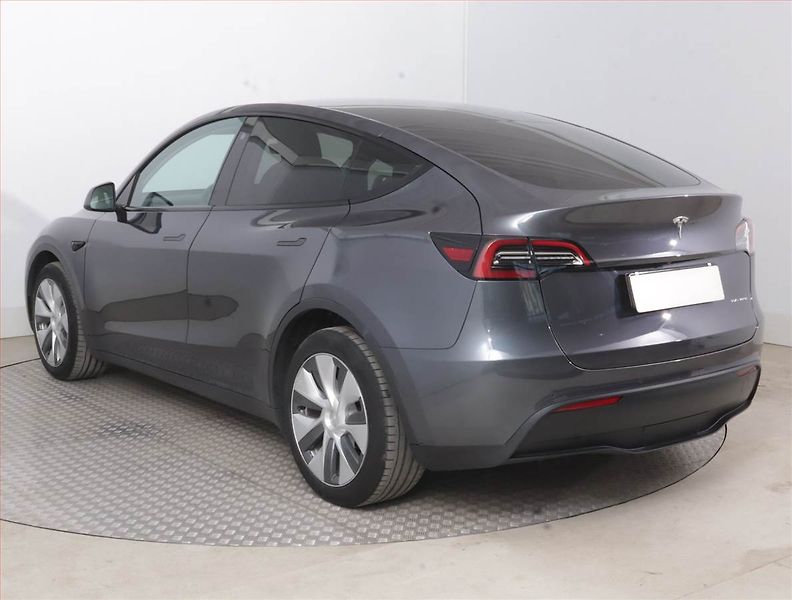 Tesla Model Y (2022) Long Range AWD 79kWh, SoH 90% - fotka 4 z 21