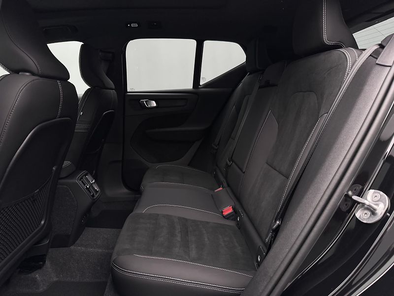 Volvo XC40 B4 DARK ULTRA REZERVACE - fotka 6 z 48