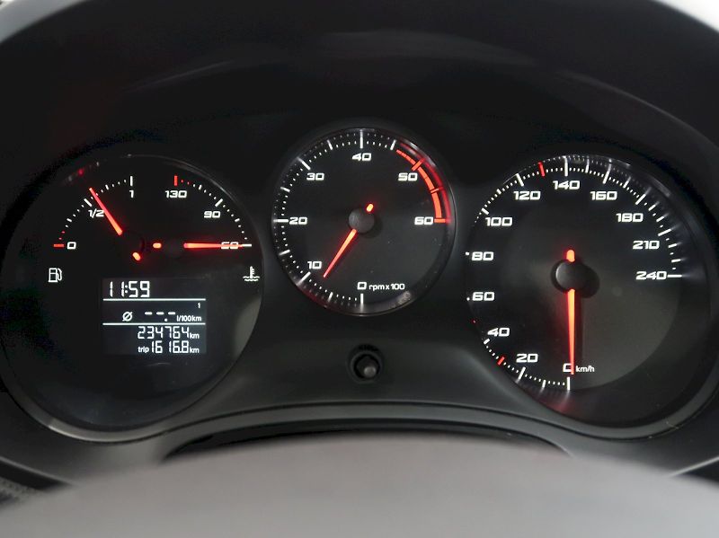 Seat Leon (2011) 1.6TDI 77KW - fotka 16 z 22